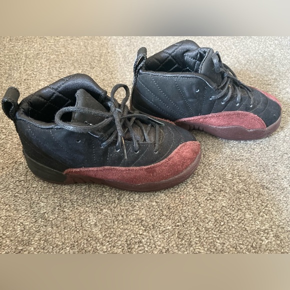 Jordan12s Toddler Sneakers Black and Burgundy 9C - Picture 3 of 5